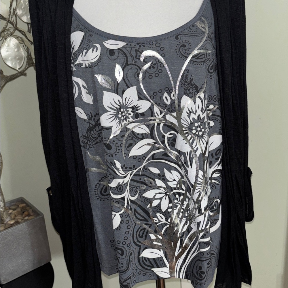 Lavish Black Gray Floral Cardigan and Top Women's - Picture 2 of 6
